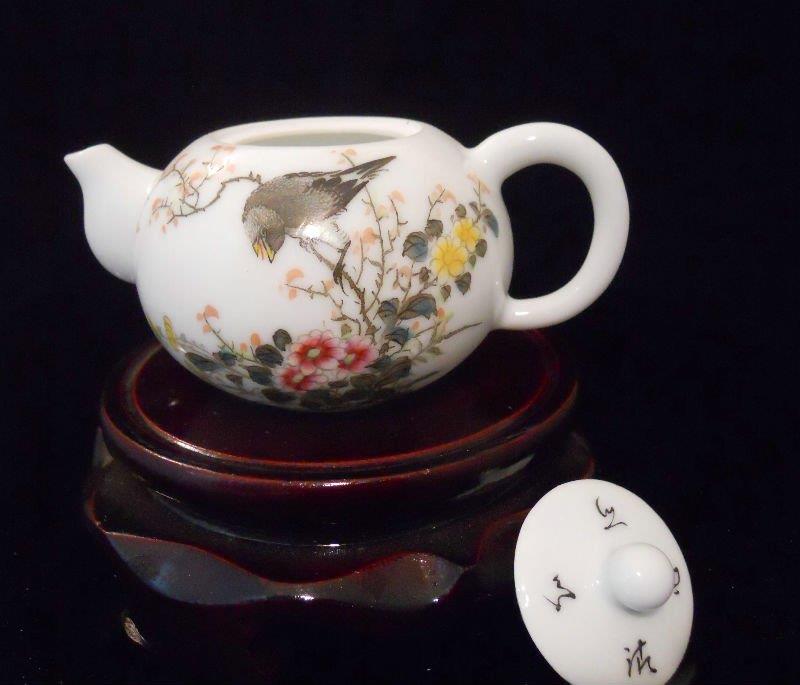 Chinese Porcelain tea pot with flower bird design WRYB04