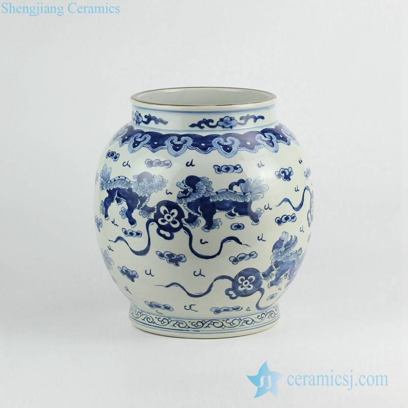 Hand paint China lion playing with silk ball pattern porcelain urn