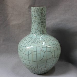 RYXC02 Chinese Porcelain Crackle Bubble Vase