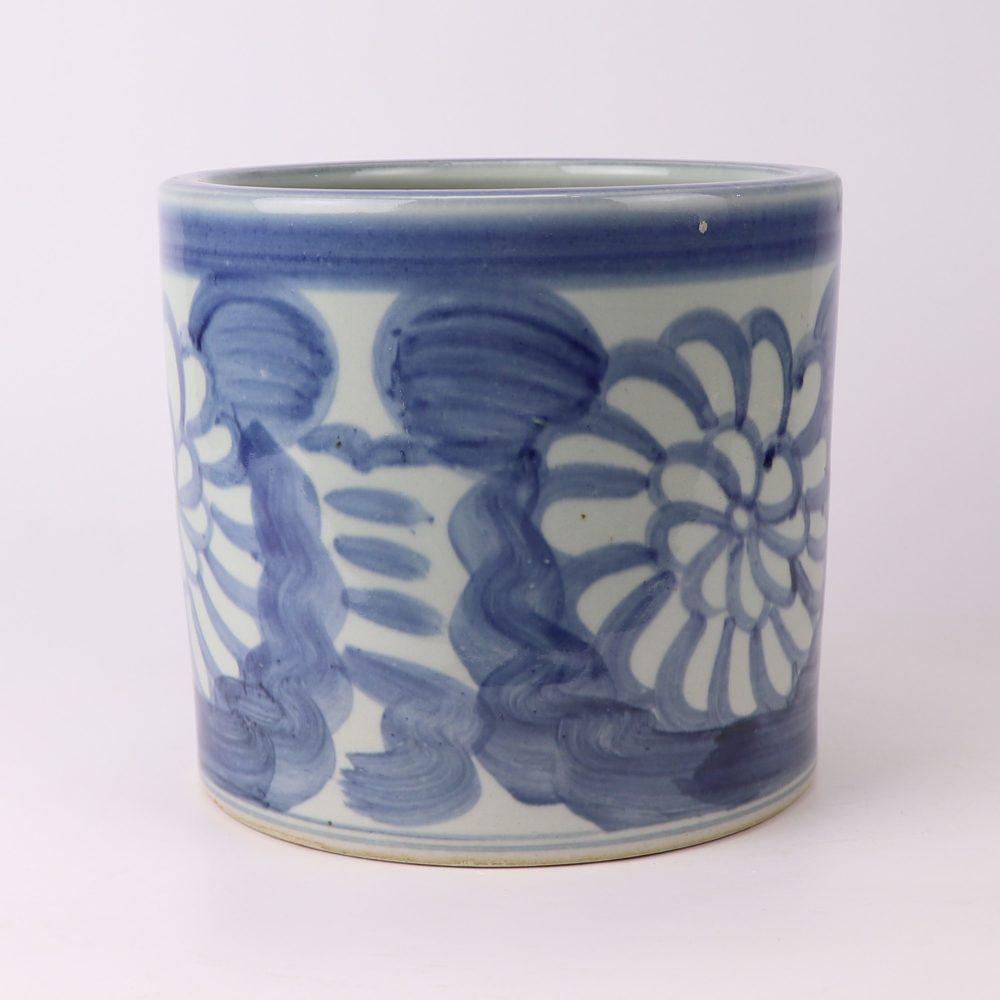 Jingdezhen high quality blue and white sunflower pattern furniture decoration ceramic hand-painted brush holder side view