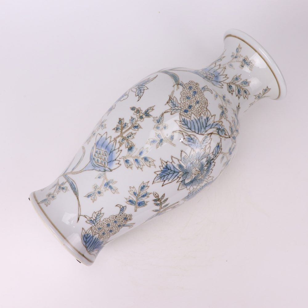 High Quality Home Decoration Blue and White Painted Flower and Leaf Fishtail Ceramic Vase Side View