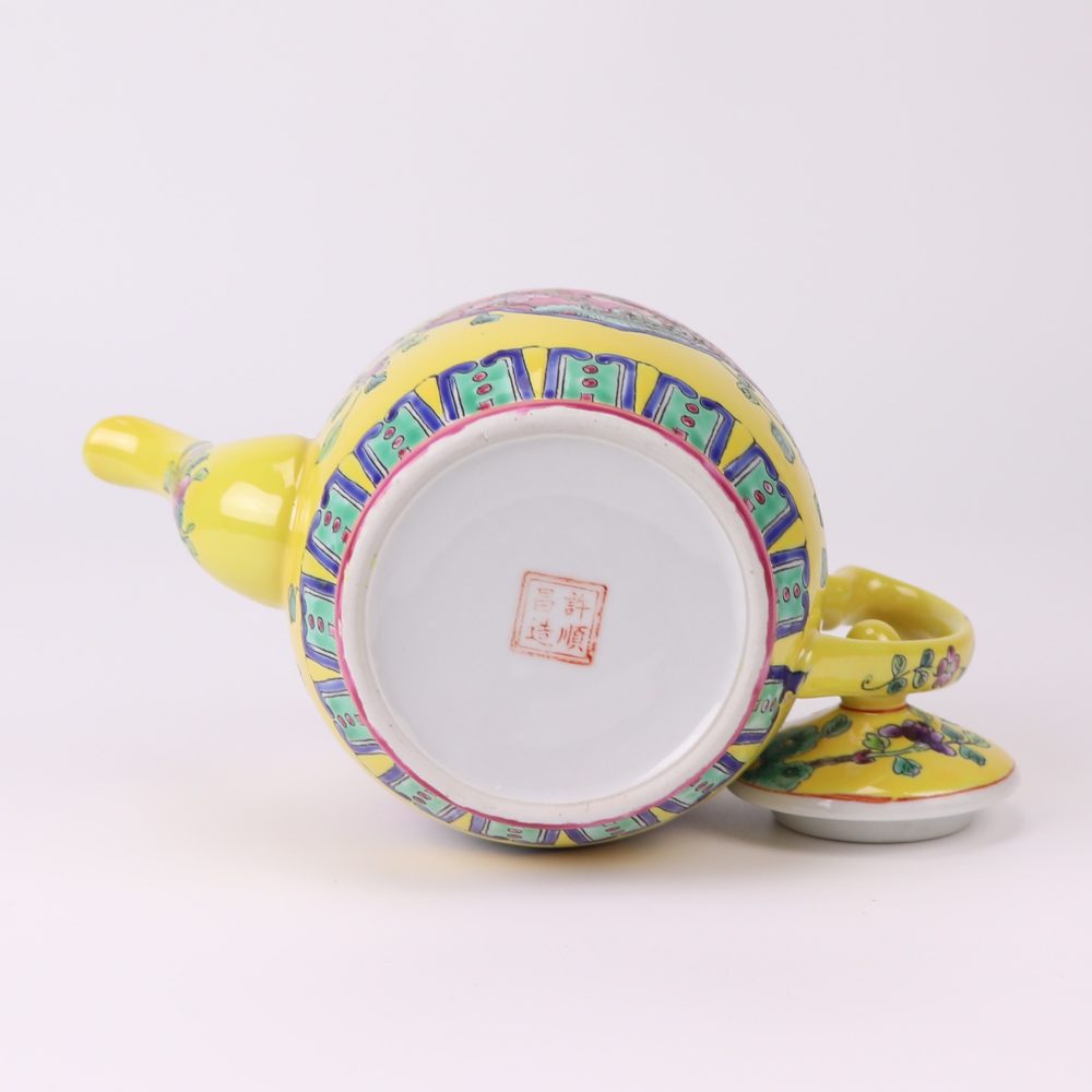 Jingdezhen porcelain high quality pastel phoenix and peony pattern ceramic kettle bottom view