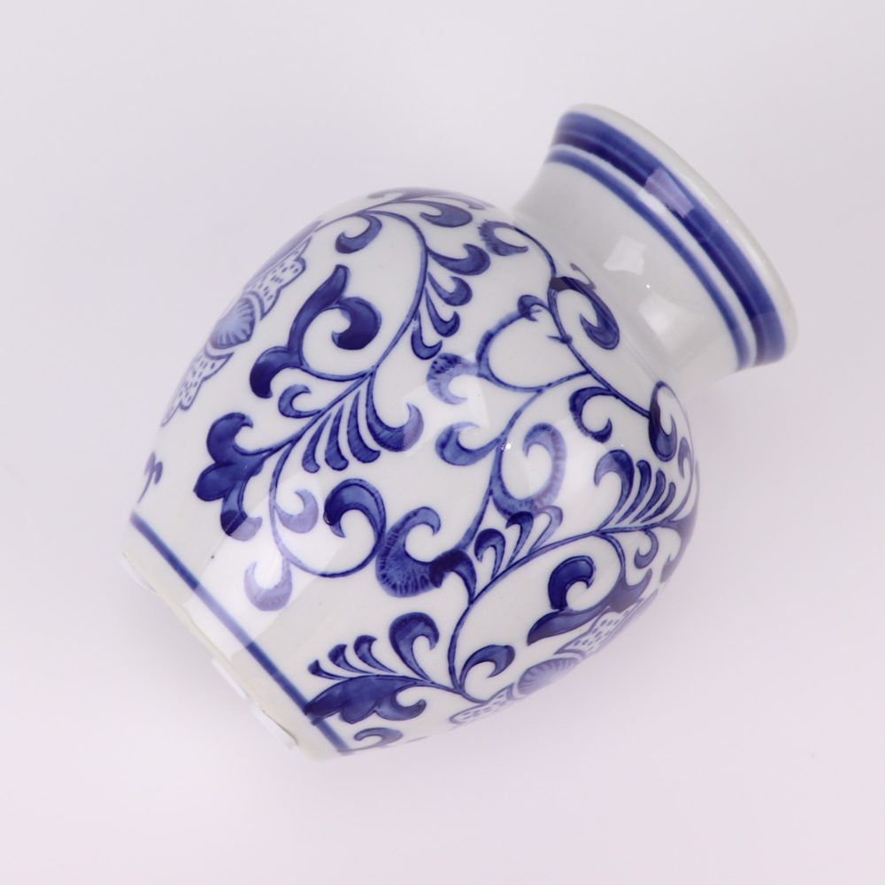 Jingdezhen porcelain blue and white flower leaf pattern home decoration ornaments ceramic mini cute vase side view